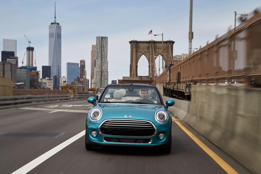  Mini Cooper Cabrio 2016 года  (US) (фото 8 из 26)